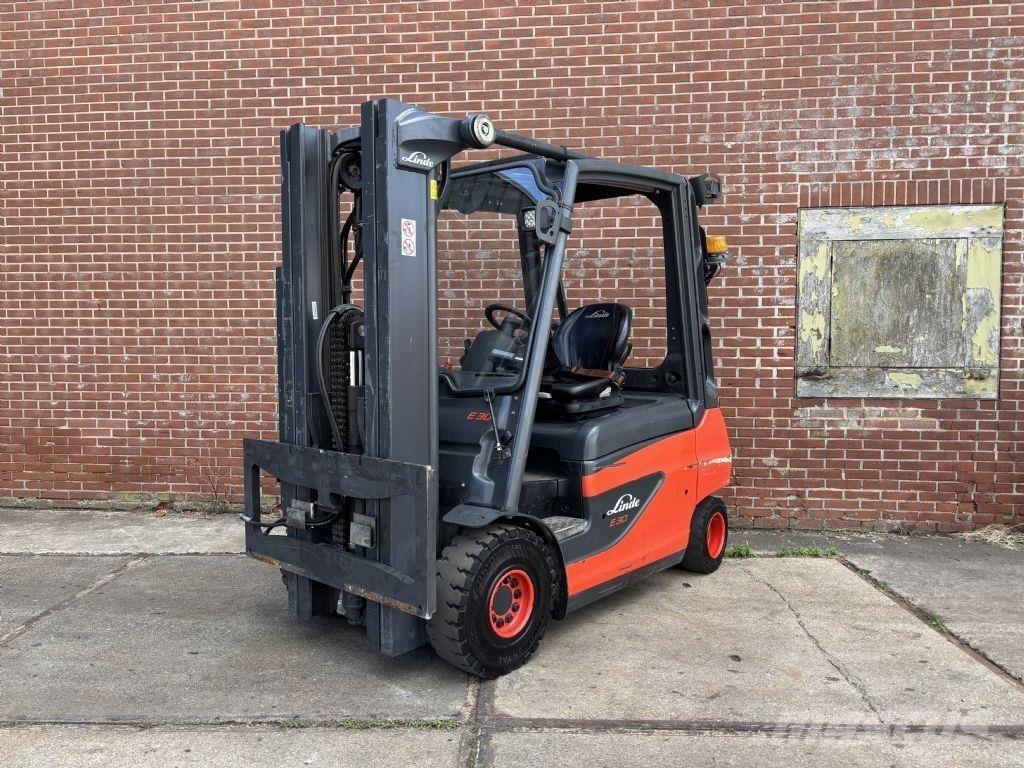 Linde E30-01 Elektriniai šakiniai krautuvai