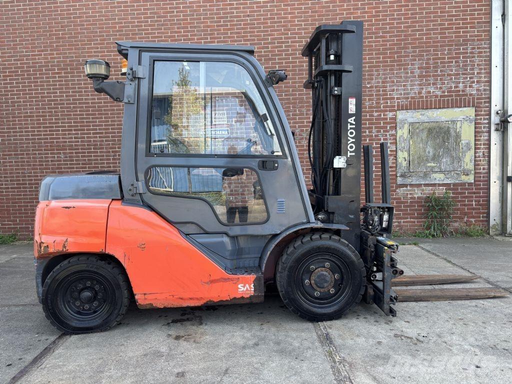 Toyota 40- 8FD40N Dyzeliniai krautuvai