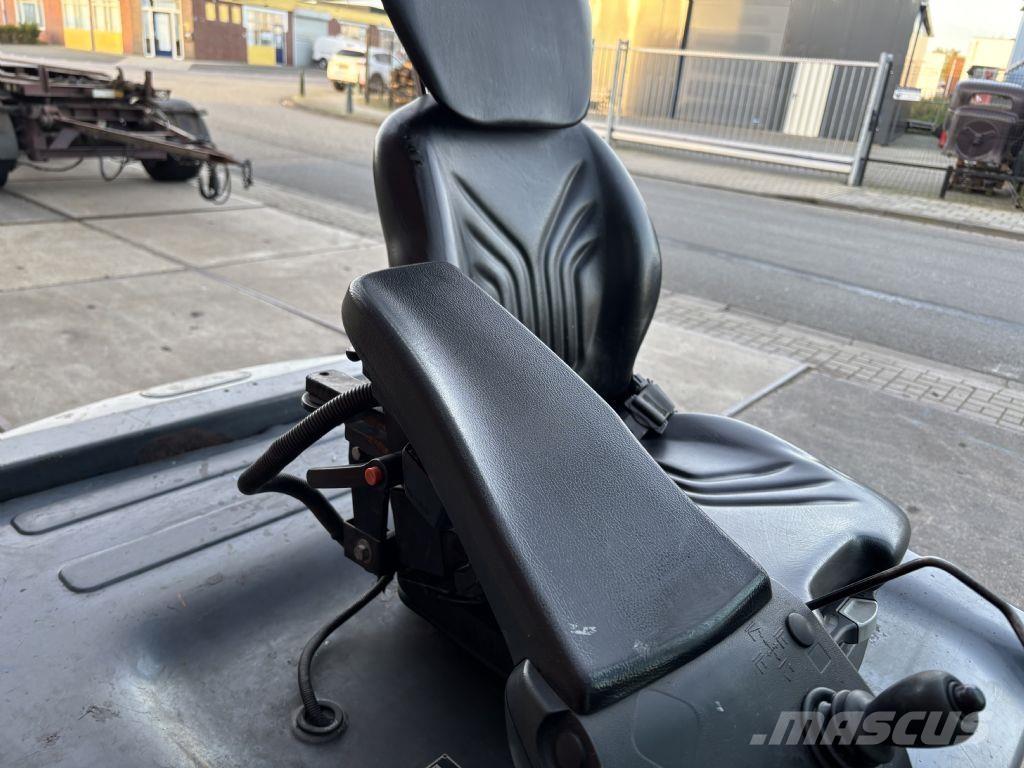 Toyota 8FBMT30 Elektriniai šakiniai krautuvai