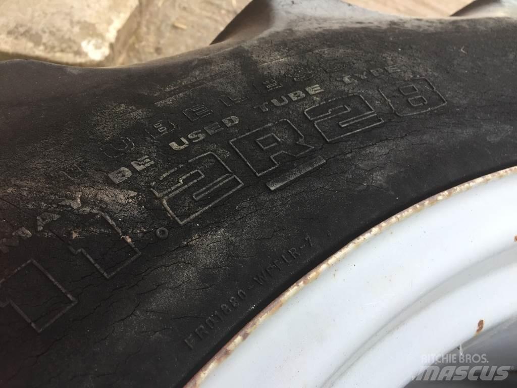 Goodyear  Kiti naudoti traktorių priedai