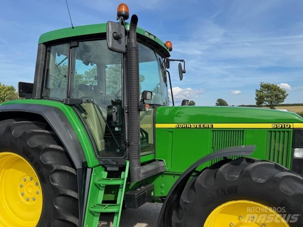 John Deere 6910 Traktoriai