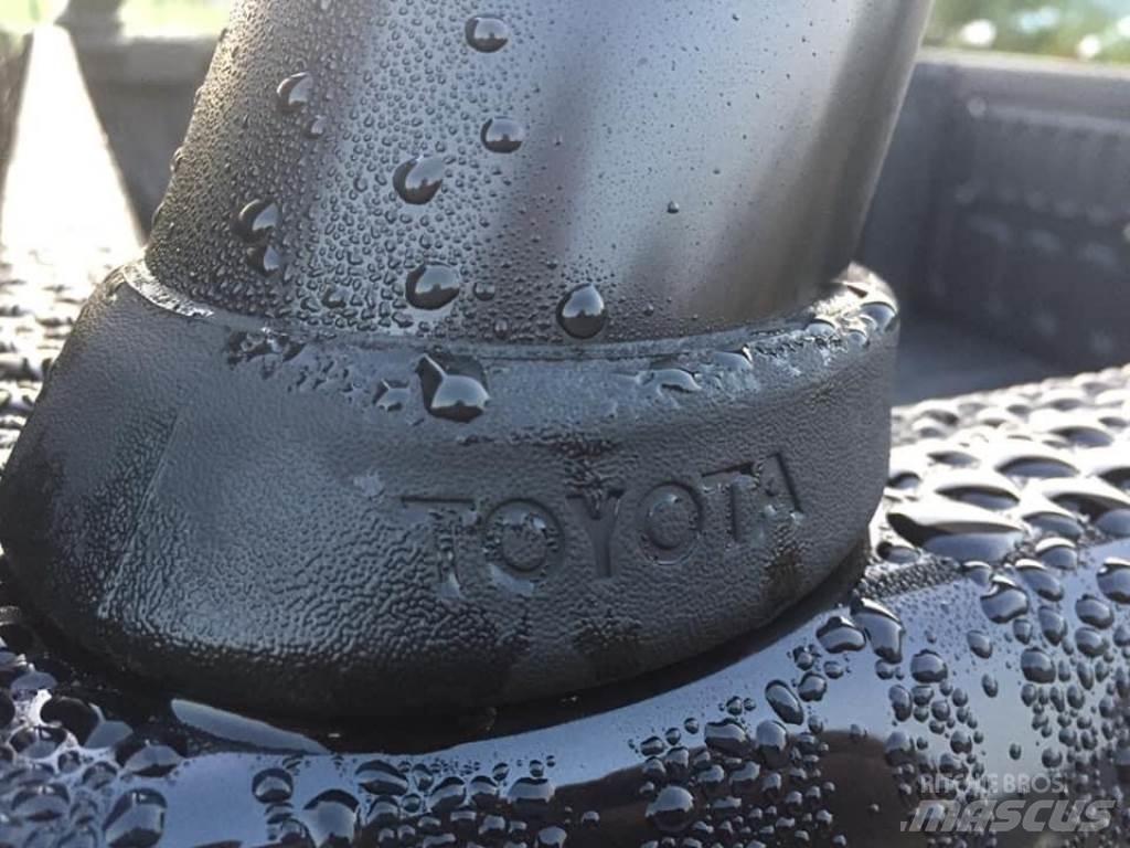 Toyota 718 Kiti naudoti traktorių priedai