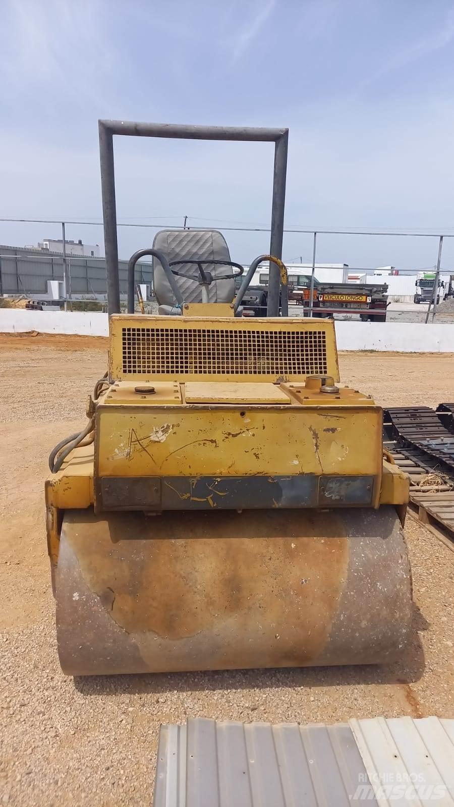Bomag BW120AD Porinių būgnų volai