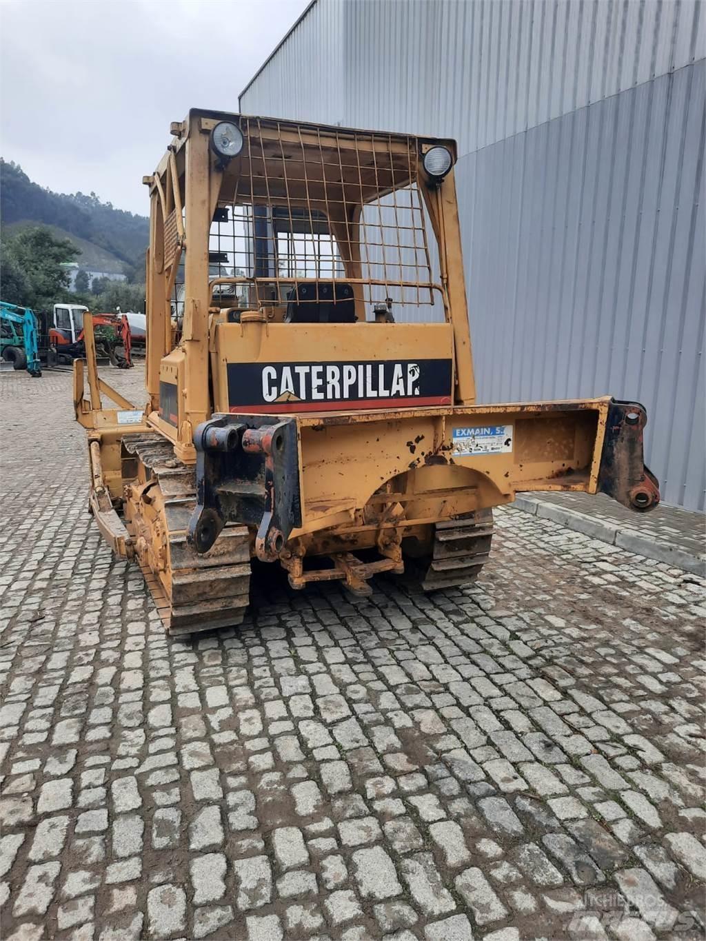 CAT D4E vamzdžių klotuvų buldozeriai