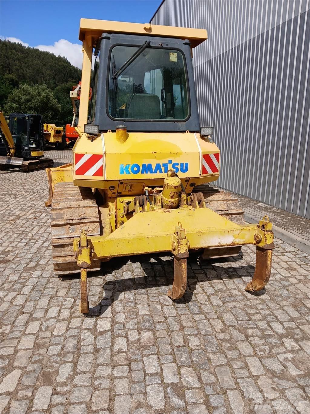 Komatsu D41E-6 vamzdžių klotuvų buldozeriai