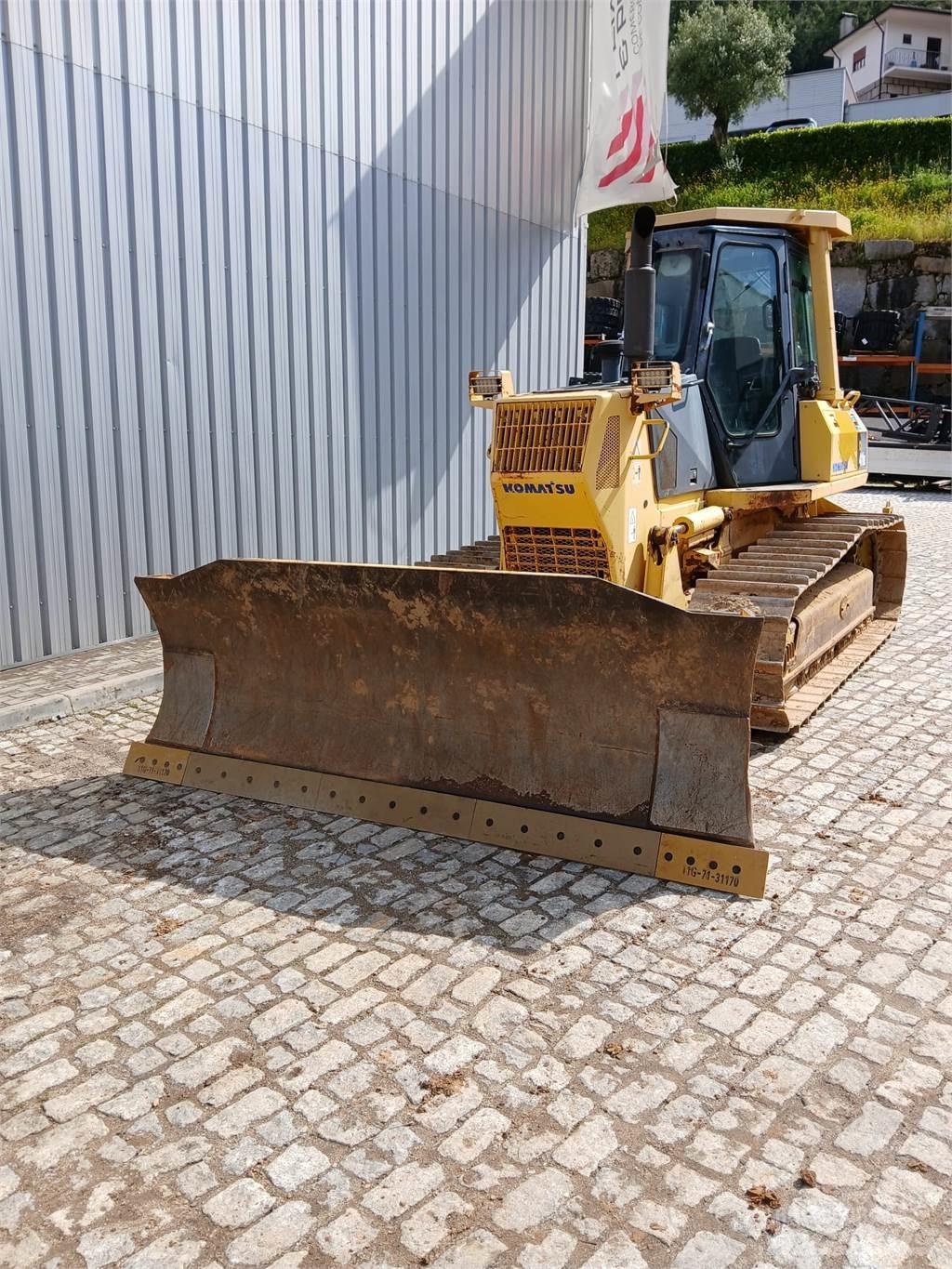 Komatsu D41E-6 vamzdžių klotuvų buldozeriai