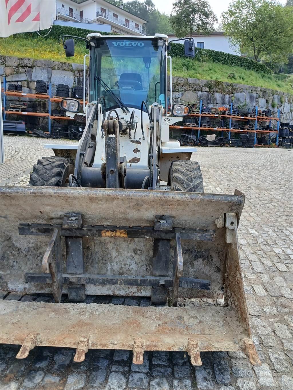 Volvo L30G Statyba - Kita