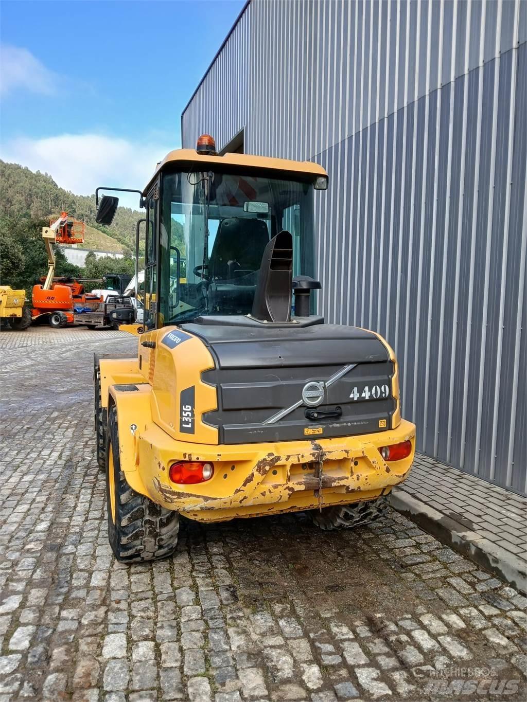 Volvo L35G Statyba - Kita