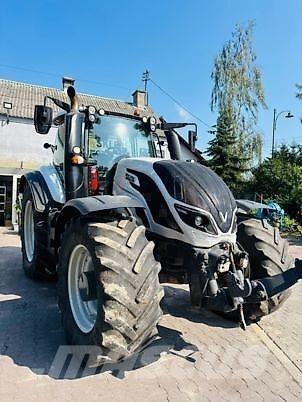 Valtra T254 Versu Traktoriai