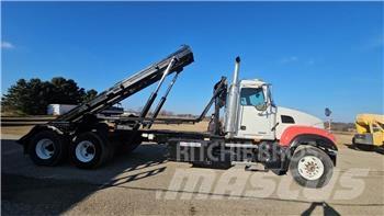 Mack CV713 Kita