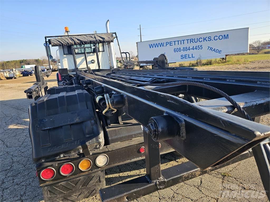 Mack CV713 Kita
