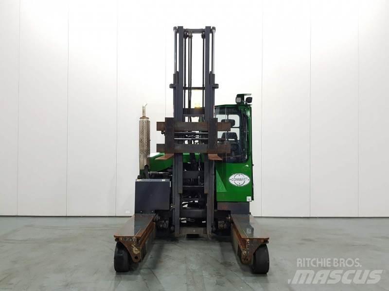 Combilift C3000 Šakiniai krautuvai su privažiavimu iš visų keturių pusių