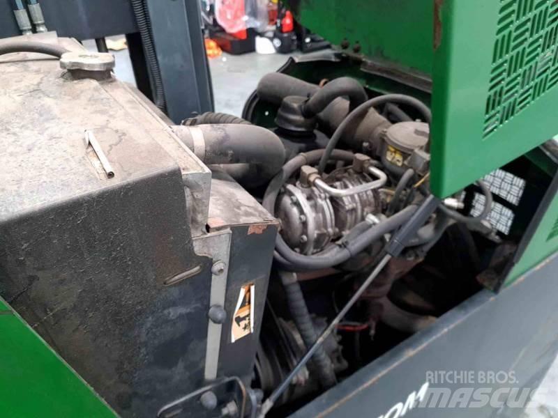 Combilift C4000 Šakiniai krautuvai su privažiavimu iš visų keturių pusių