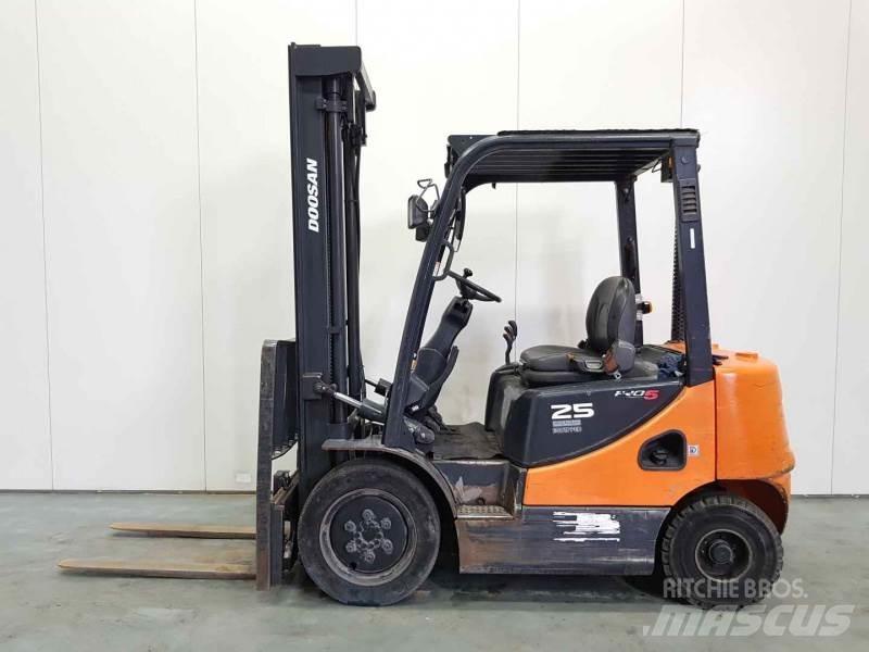 Doosan D25S-5 Dyzeliniai krautuvai