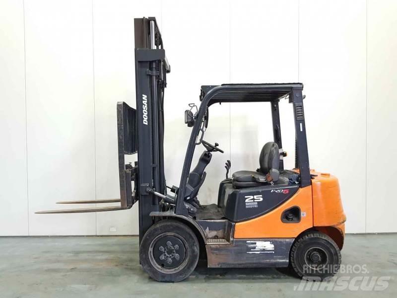 Doosan D25S-5 Dyzeliniai krautuvai