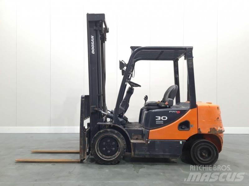 Doosan D30S-5 Dyzeliniai krautuvai