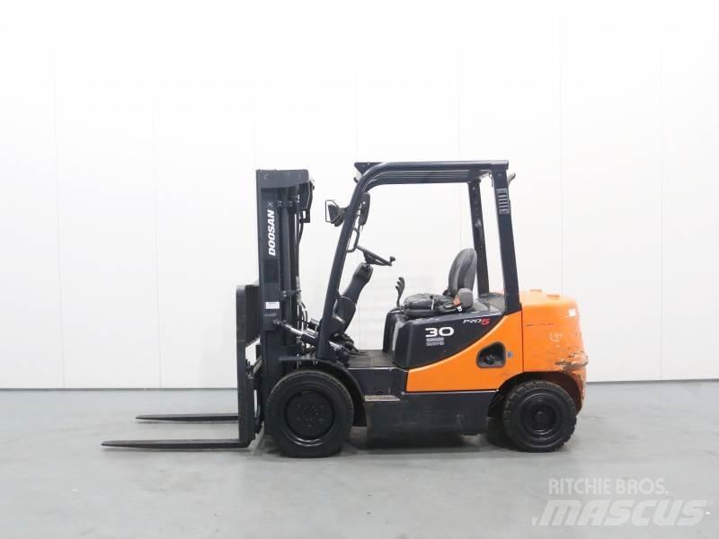 Doosan D30S-5 Dyzeliniai krautuvai