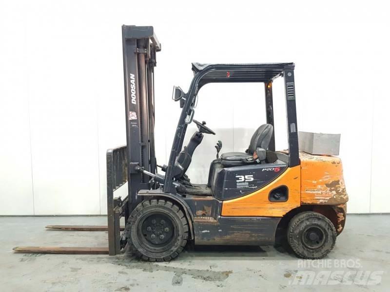 Doosan D35C-5 Dyzeliniai krautuvai