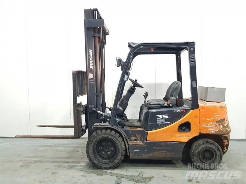 Doosan D35C-5 Dyzeliniai krautuvai