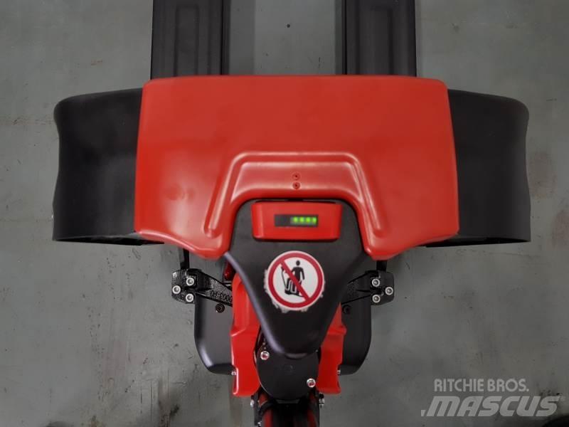 EP F4 PALLET TRUCK Rankiniai hidrauliniai vėžimėliai