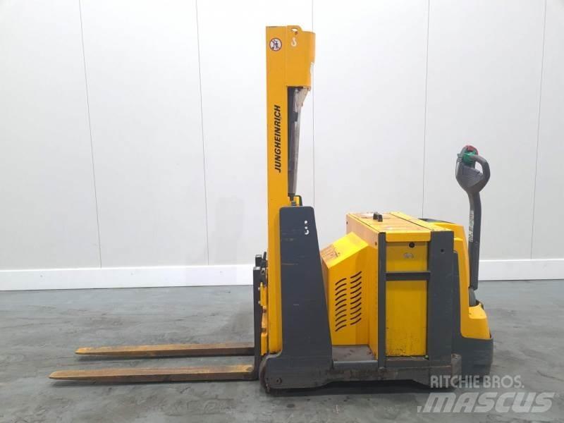Jungheinrich EJG 108 Savaeigiai rietuvai