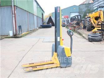 Jungheinrich EMC110 Rankiniai padėklų rietuvai