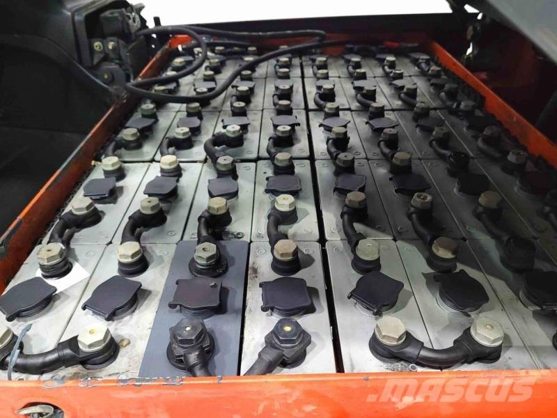 Linde E30-01 Elektriniai šakiniai krautuvai