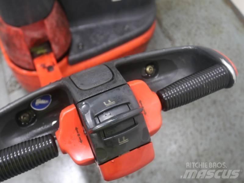 Linde L10 379 Rankiniai padėklų rietuvai