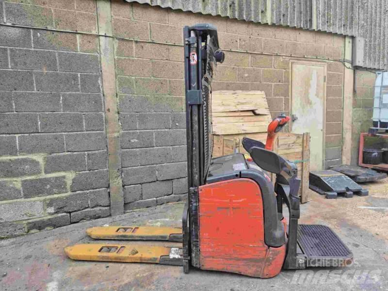 Linde L14 AP Rankiniai padėklų rietuvai