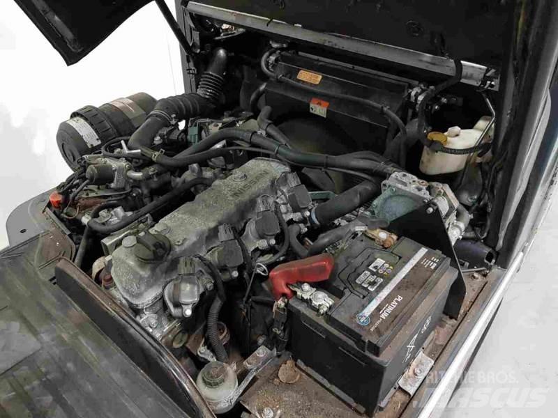 Nissan P1D1A18LQ LPG (dujiniai) krautuvai