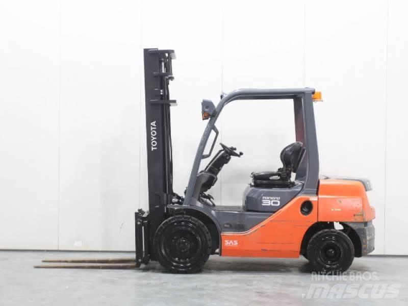 Toyota 02-8FDF30 Dyzeliniai krautuvai