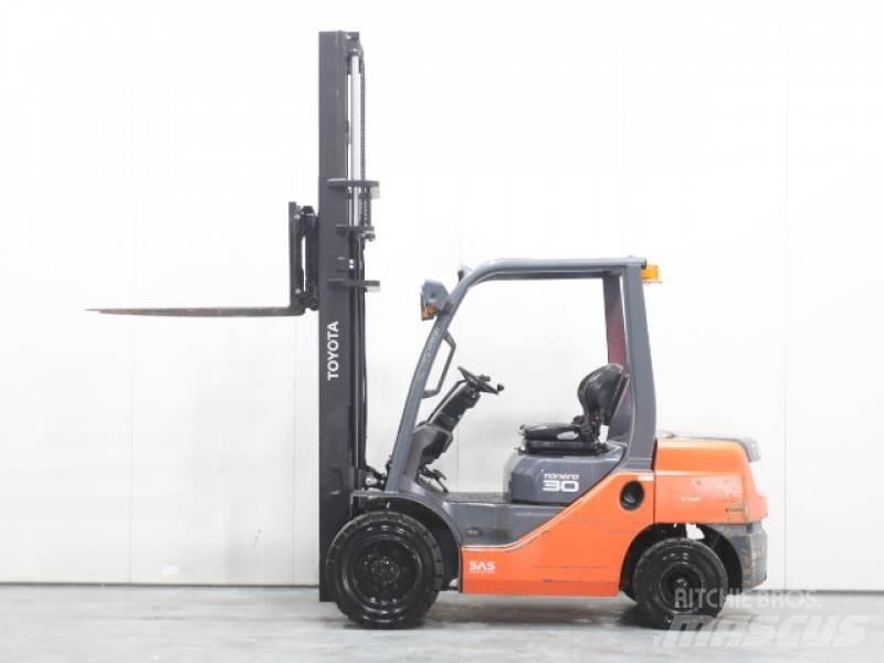 Toyota 02-8FDF30 Dyzeliniai krautuvai