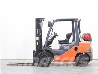 Toyota 02-8FGF30 LPG (dujiniai) krautuvai