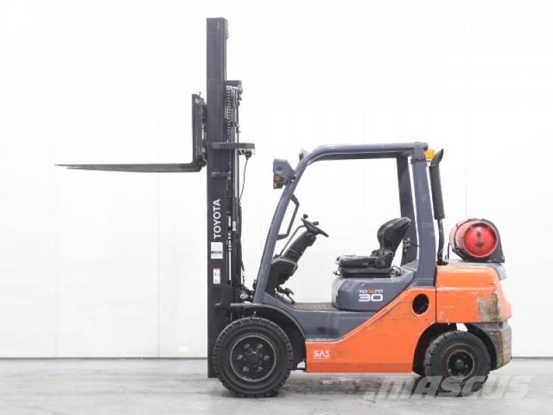 Toyota 02-8FGF30 LPG (dujiniai) krautuvai