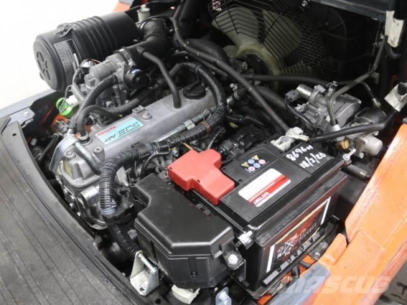 Toyota 02-8FGF30 LPG (dujiniai) krautuvai