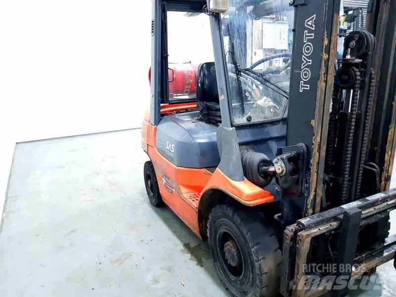 Toyota 42-7FGF25 LPG (dujiniai) krautuvai