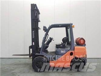 Toyota 8FGF30 LPG (dujiniai) krautuvai