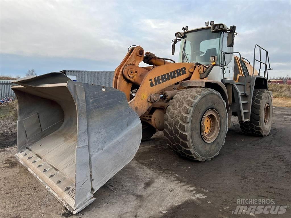 Liebherr L586 Naudoti ratiniai krautuvai