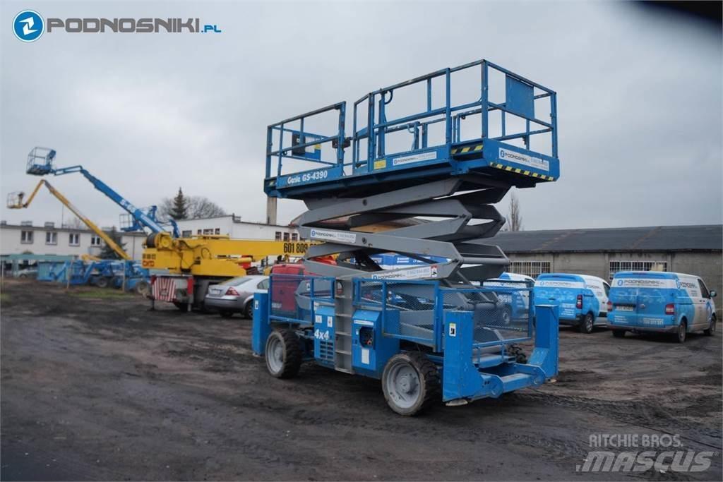 Genie 4390 Žirkliniai keltuvai