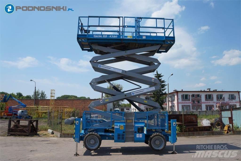 Genie 4390 RT Žirkliniai keltuvai
