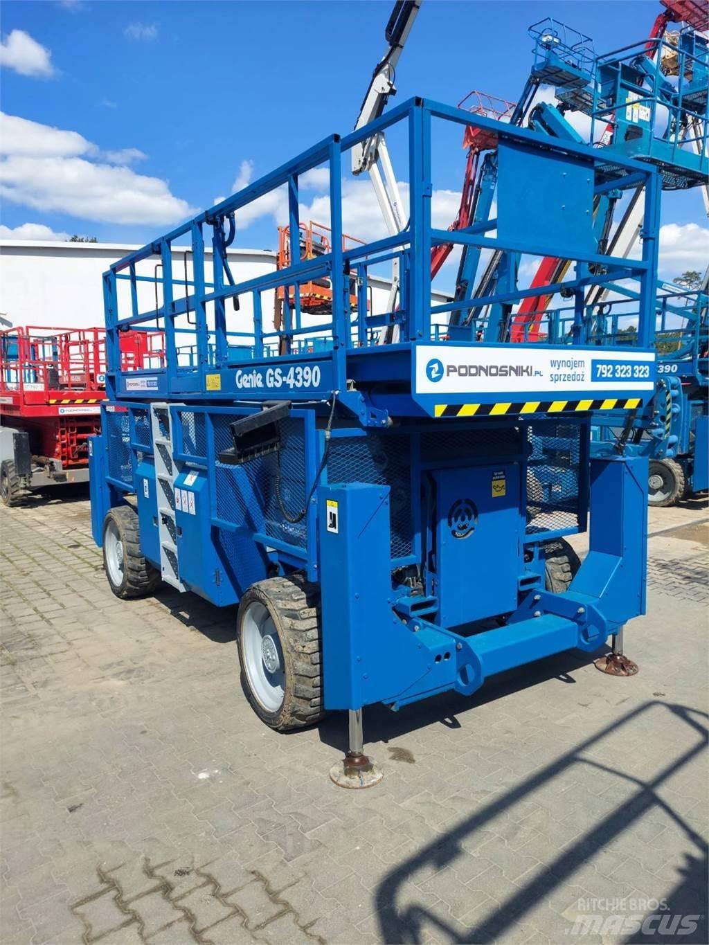 Genie GS-4390 RT Žirkliniai keltuvai
