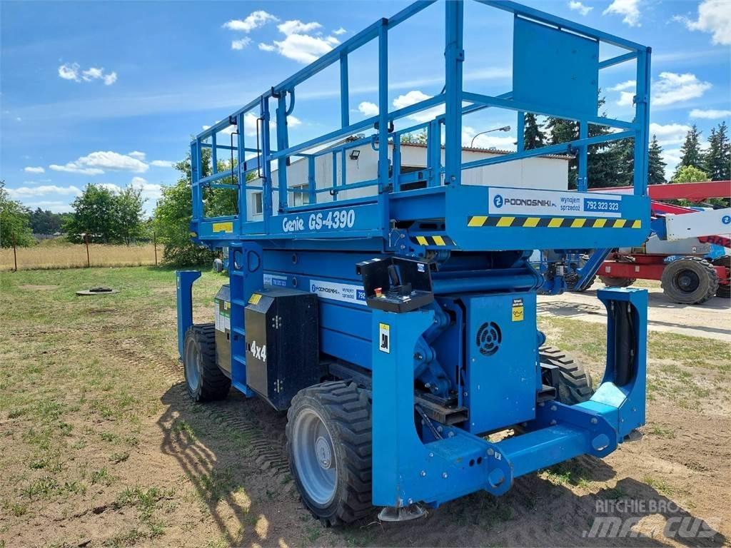 Genie GS-4390 RT Žirkliniai keltuvai