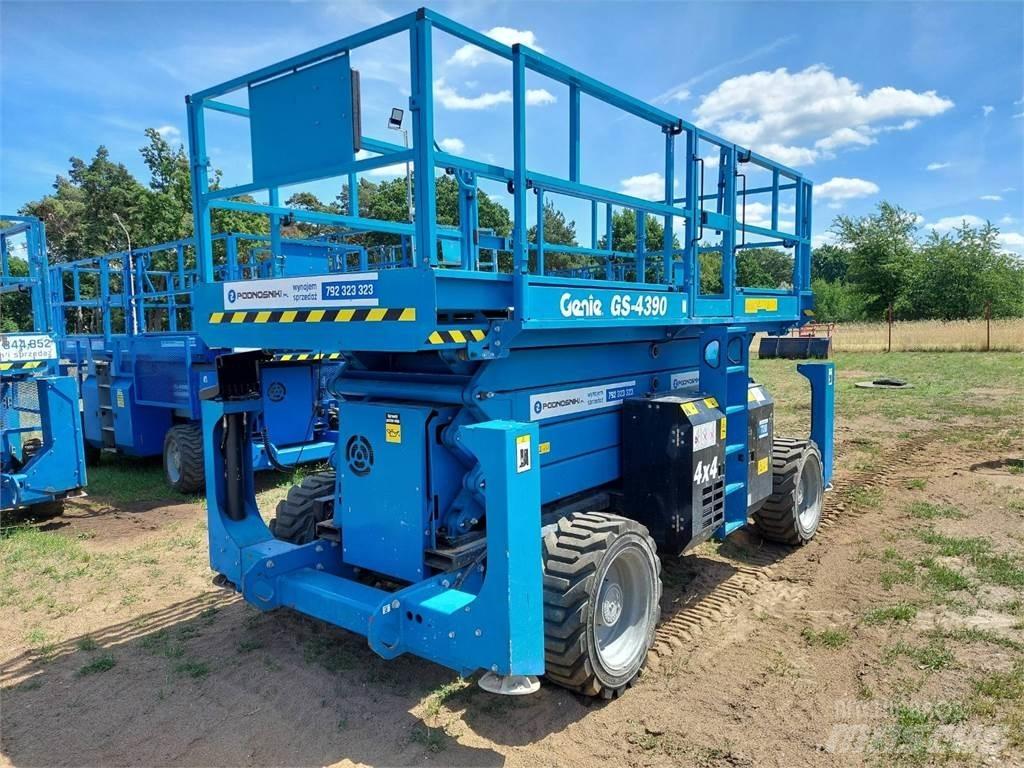 Genie GS-4390 RT Žirkliniai keltuvai