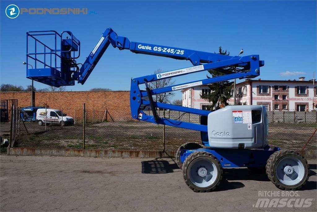Genie Z45/25J Alkūniniai keltuvai
