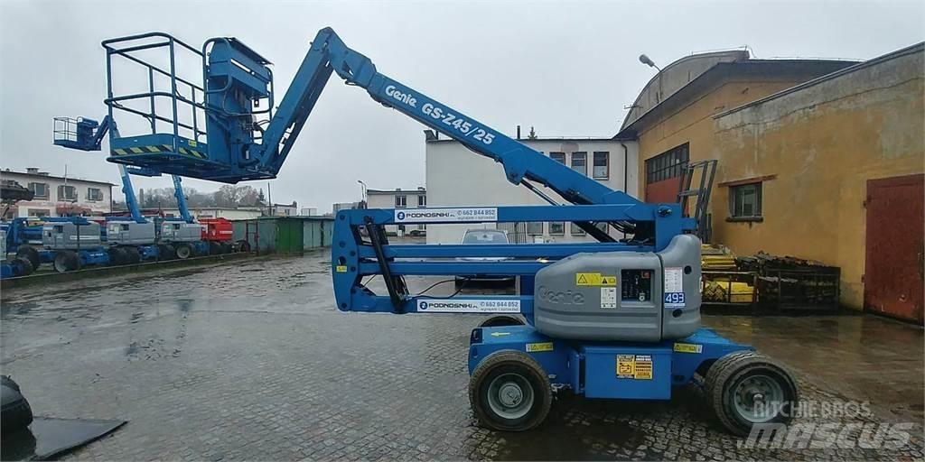 Genie Z45/25J Alkūniniai keltuvai