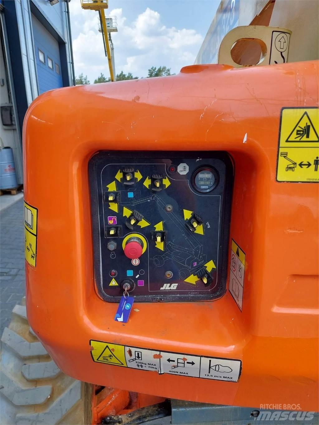 JLG M600JP Alkūniniai keltuvai