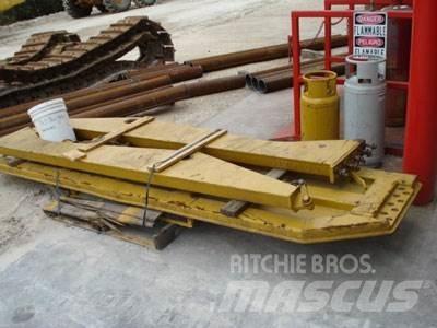 CAT 740 Tailgate Kiti naudoti statybos komponentai