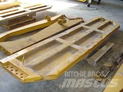 CAT 740 Tailgate Kiti naudoti statybos komponentai