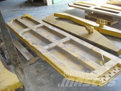 CAT 740 Tailgate Kiti naudoti statybos komponentai