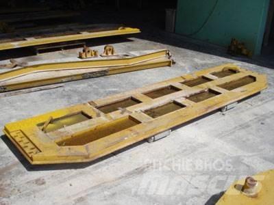 CAT 740 Tailgate Kiti naudoti statybos komponentai